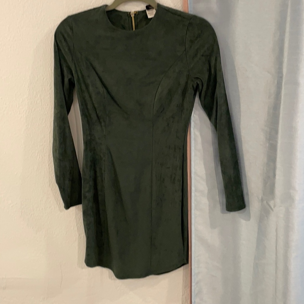 Green velvet long sleeve dress with a gold zipper.